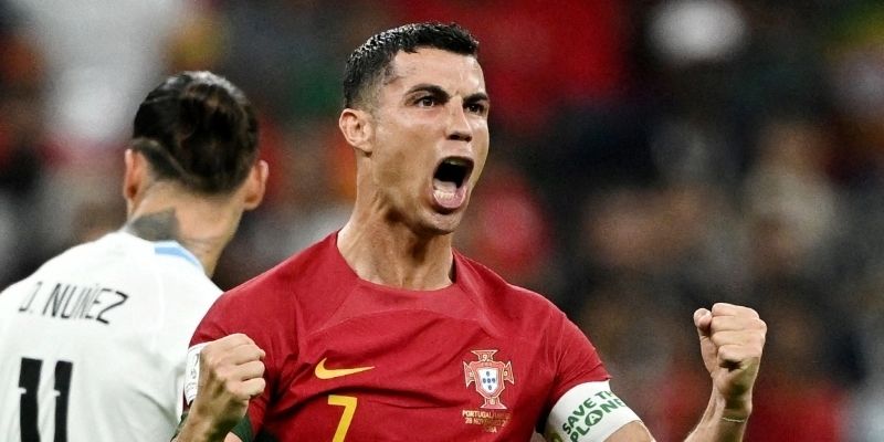 Khoảnh khắc ăn mừng cuồng nhiệt của một cầu thủ sau khi ghi bàn đẹp mắt