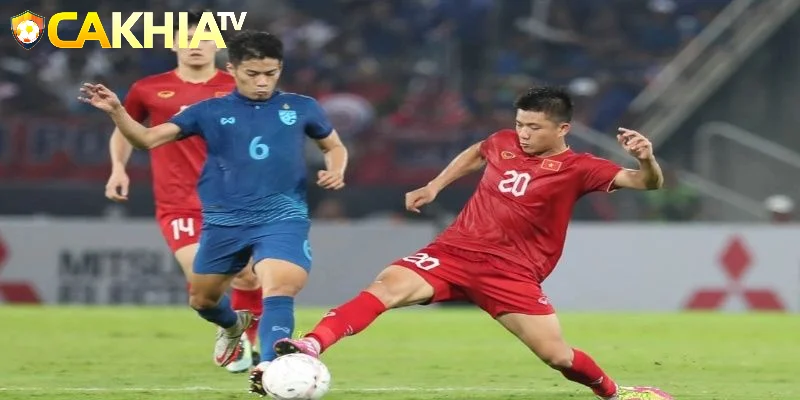 Toàn cảnh cuộc cạnh tranh giữa các CLB hàng đầu 2025