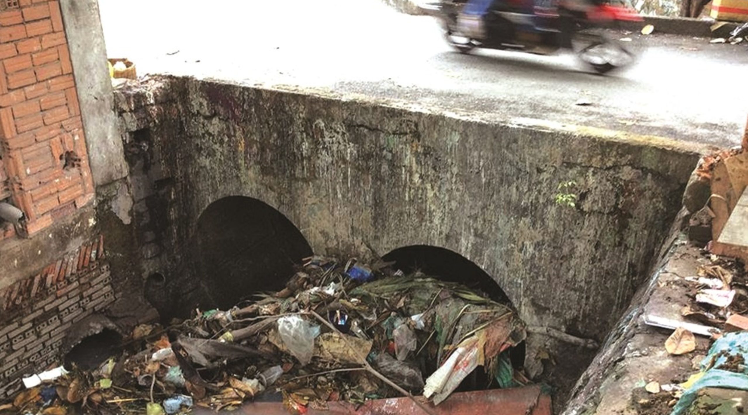 Thông Tắc Cống Tại Tây Hồ